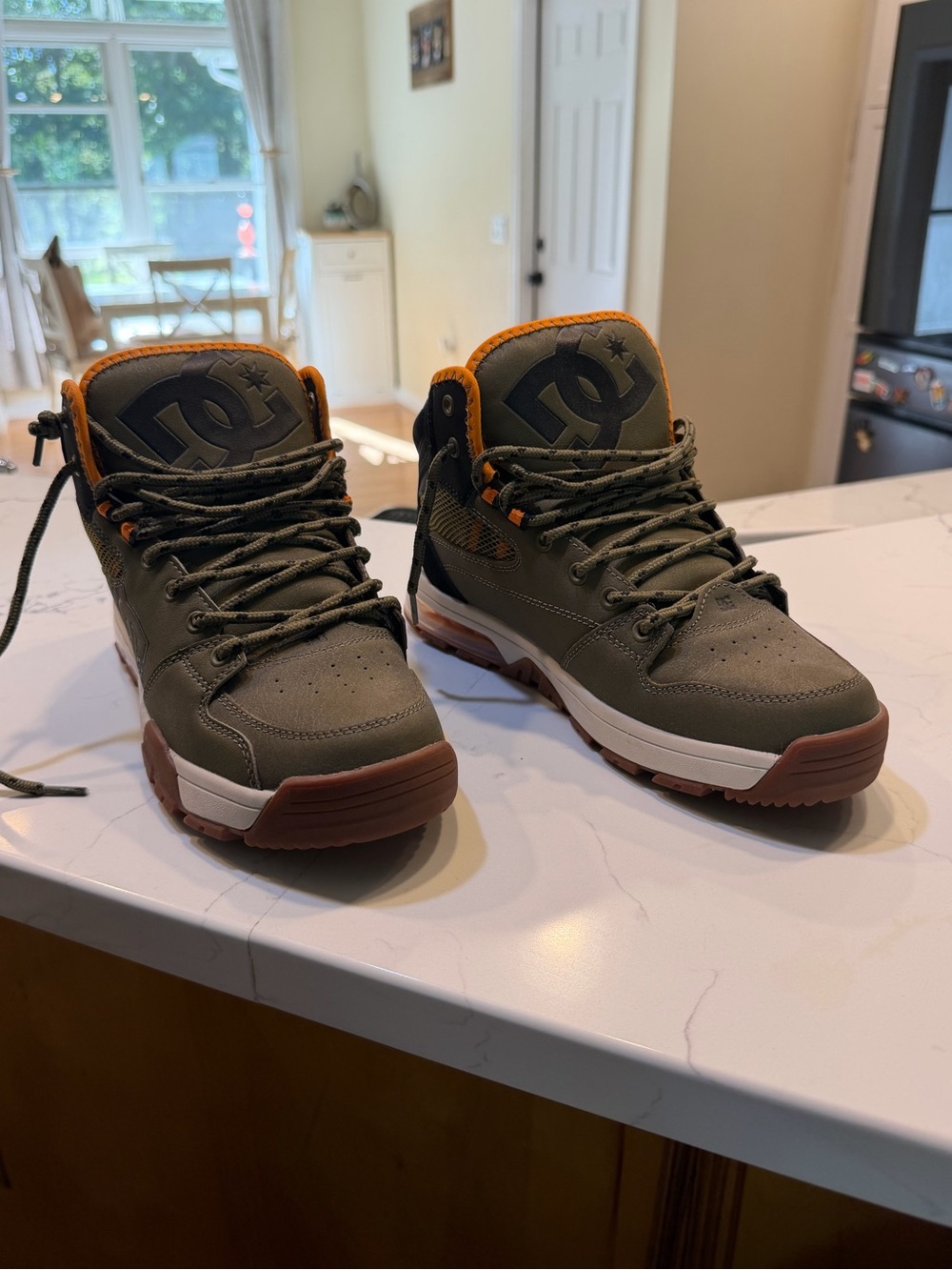 DC Versatile Hi WR high top boots